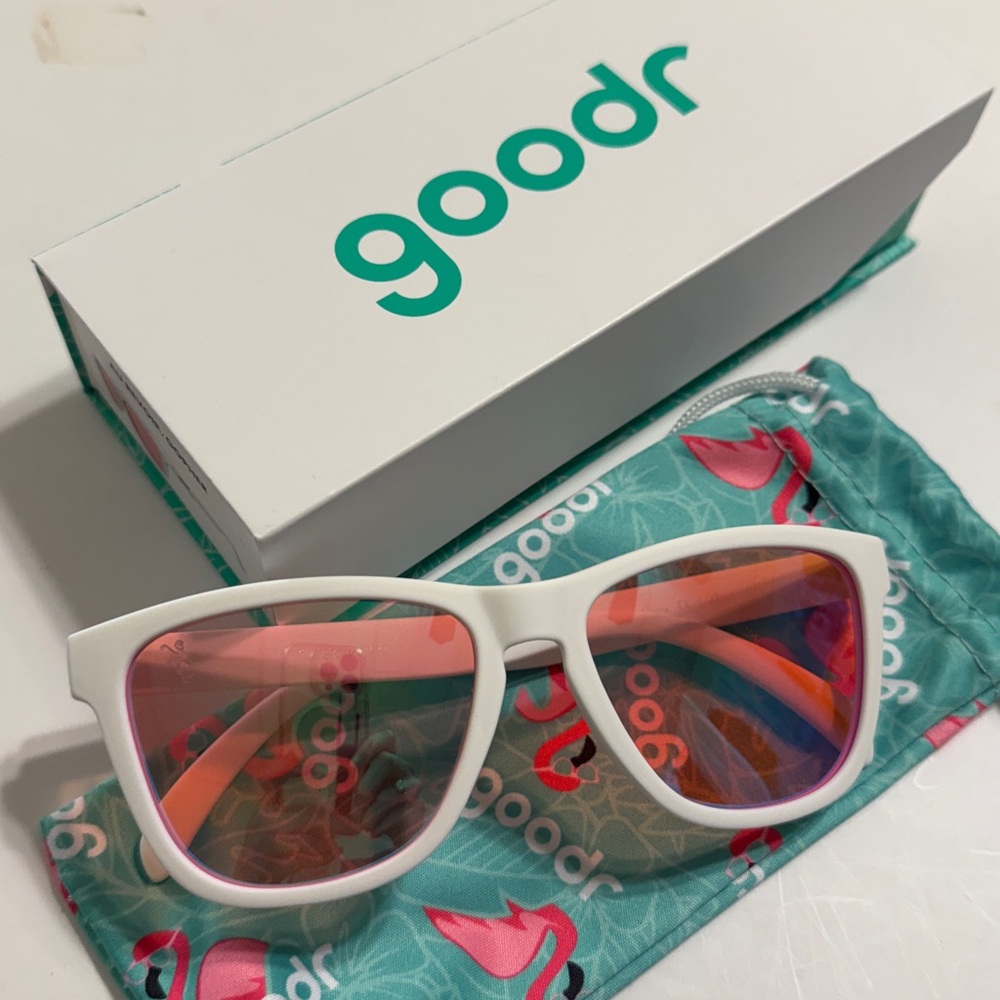 Goodr Au Revoir, Gopher sunglasses